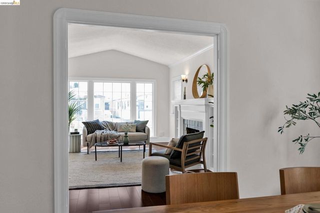 2907 Seminary Ave, Oakland, CA 94605