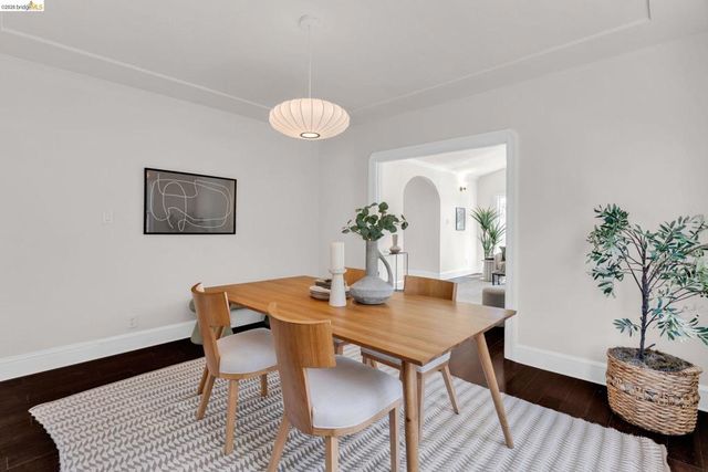 2907 Seminary Ave, Oakland, CA 94605