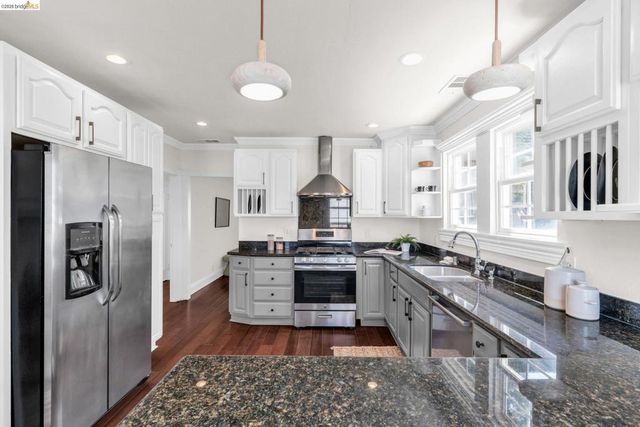 2907 Seminary Ave, Oakland, CA 94605