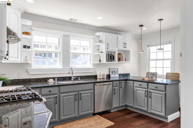 2907 Seminary Ave, Oakland, CA 94605