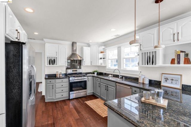 2907 Seminary Ave, Oakland, CA 94605