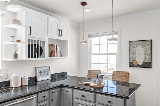 2907 Seminary Ave, Oakland, CA 94605