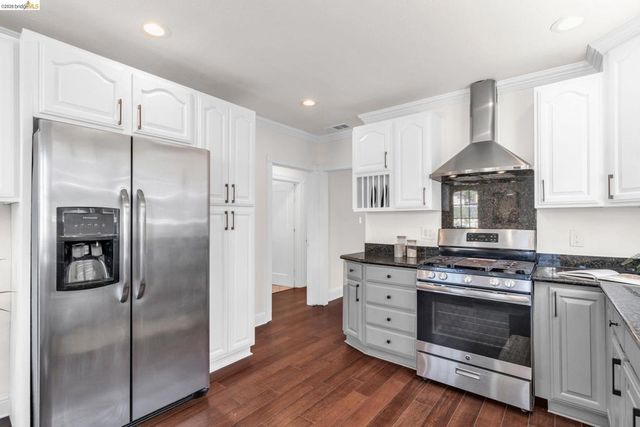 2907 Seminary Ave, Oakland, CA 94605