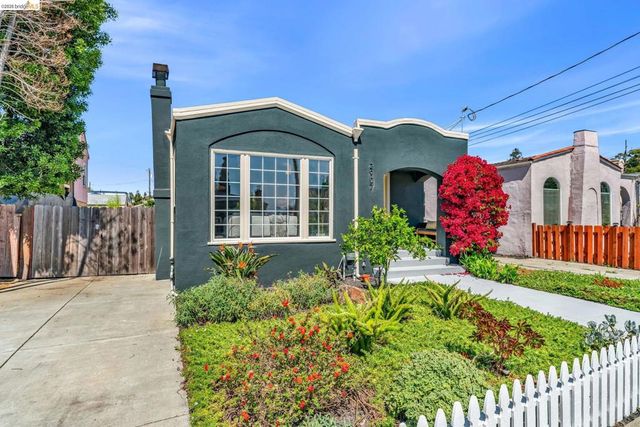 2907 Seminary Ave, Oakland, CA 94605