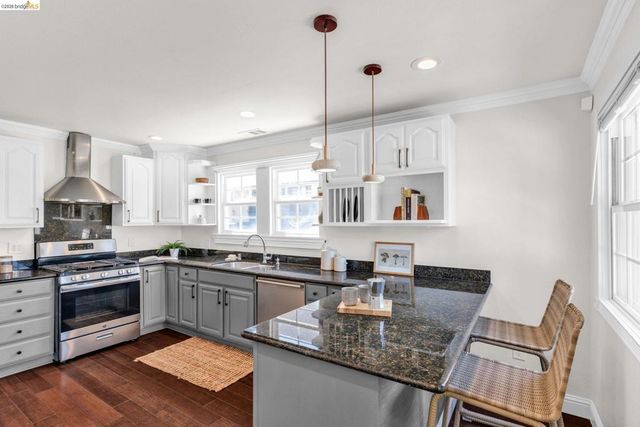 2907 Seminary Ave, Oakland, CA 94605