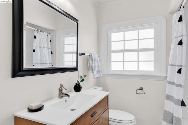 2907 Seminary Ave, Oakland, CA 94605