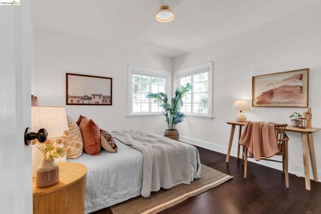 2907 Seminary Ave, Oakland, CA 94605