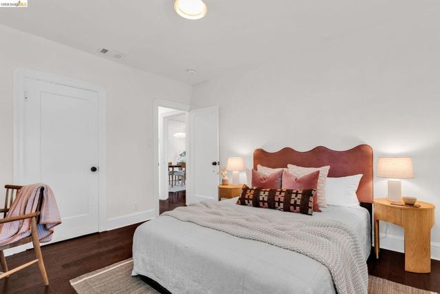 2907 Seminary Ave, Oakland, CA 94605