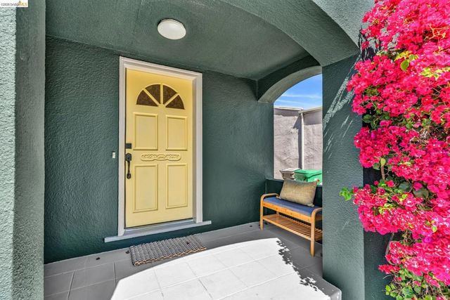 2907 Seminary Ave, Oakland, CA 94605