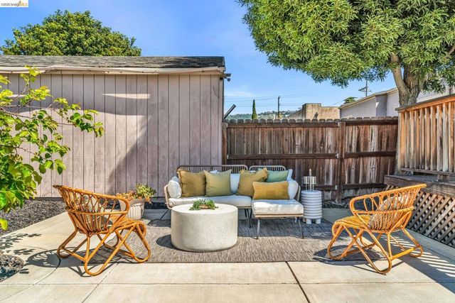 2907 Seminary Ave, Oakland, CA 94605