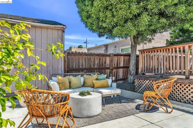 2907 Seminary Ave, Oakland, CA 94605