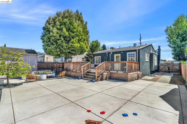 2907 Seminary Ave, Oakland, CA 94605