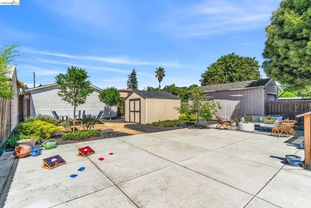2907 Seminary Ave, Oakland, CA 94605