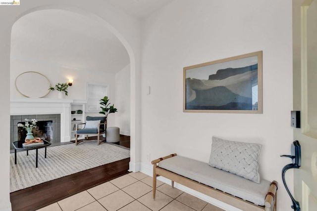 2907 Seminary Ave, Oakland, CA 94605