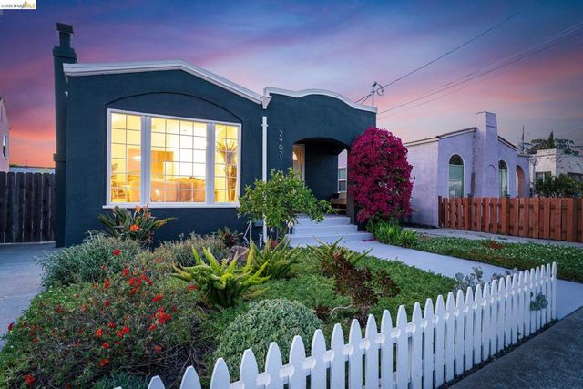 2907 Seminary Ave, Oakland, CA 94605