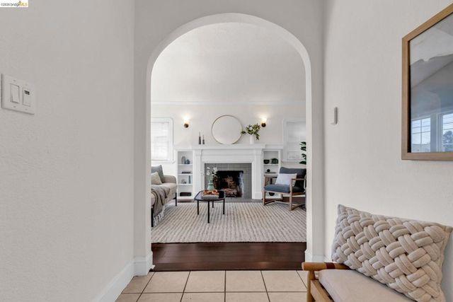 2907 Seminary Ave, Oakland, CA 94605