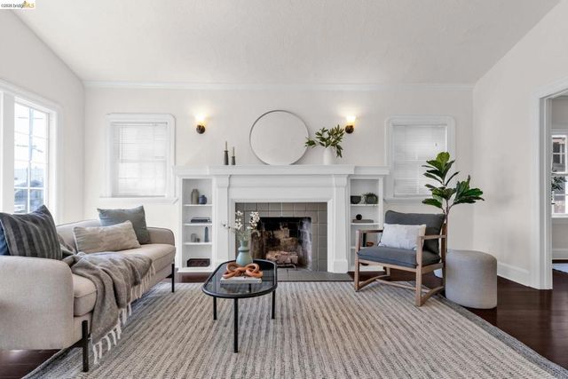 2907 Seminary Ave, Oakland, CA 94605