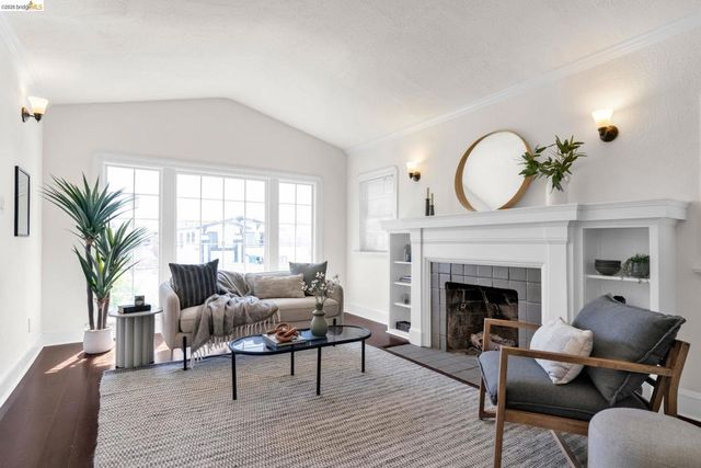 2907 Seminary Ave, Oakland, CA 94605