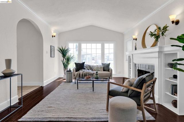 2907 Seminary Ave, Oakland, CA 94605