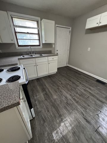 541 Ben Allen Rd, Nashville, TN 37216