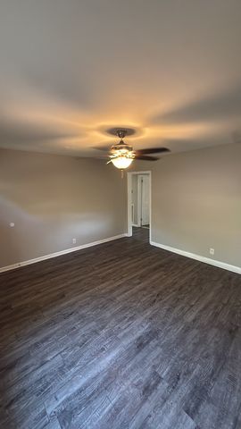 541 Ben Allen Rd, Nashville, TN 37216