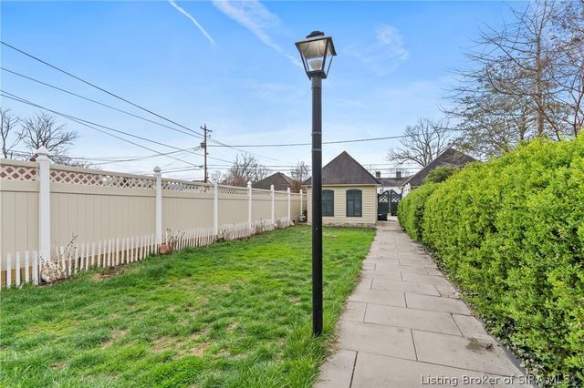 712 E Main Street, Madison, IN 47250