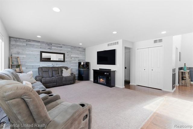 4145 Ash Tree Lane, Howell, MI 48843