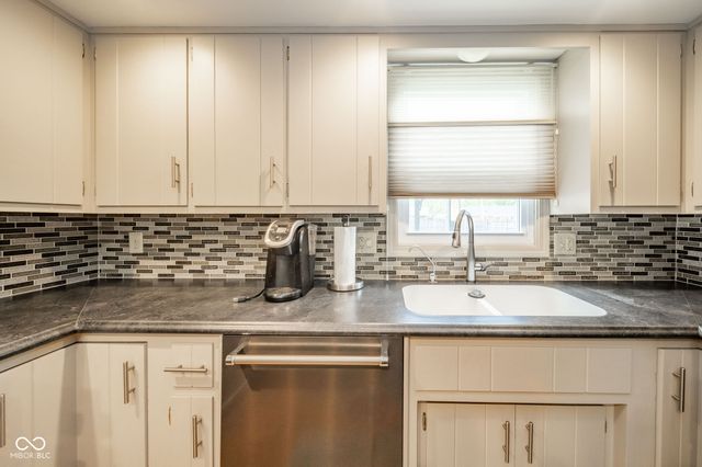 27 S Lansdown Way, Anderson, IN 46012