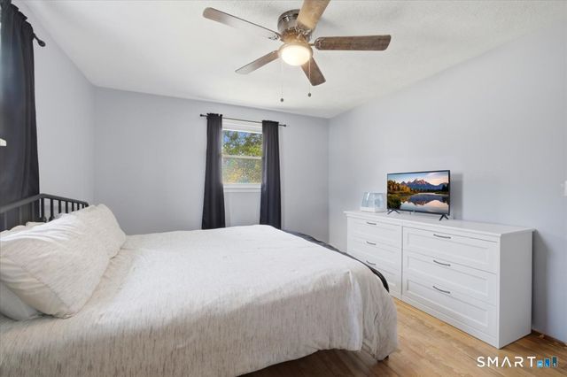 8 Manor Road, Montville, CT 06370