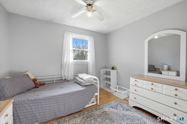 8 Manor Road, Montville, CT 06370