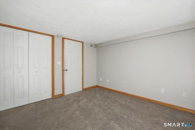 8 Manor Road, Montville, CT 06370