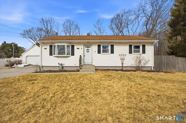 8 Manor Road, Montville, CT 06370