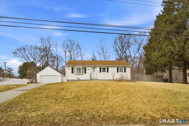 8 Manor Road, Montville, CT 06370