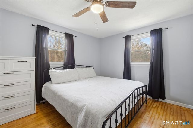 8 Manor Road, Montville, CT 06370