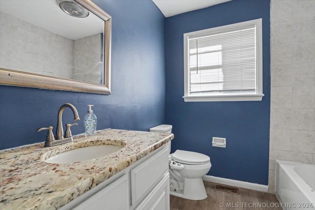 8512 E 24th Place, Tulsa, OK 74129
