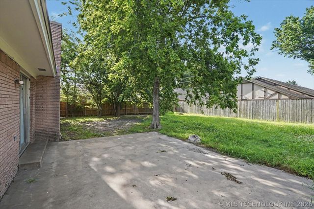 8512 E 24th Place, Tulsa, OK 74129