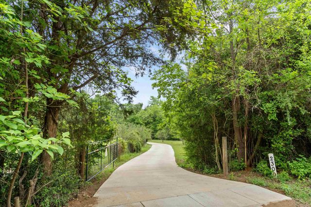 2300 Holly Road, Gilmer, TX 75644