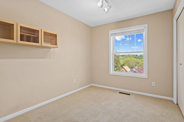 712 Stewart Avenue, Saint Paul, MN 55102