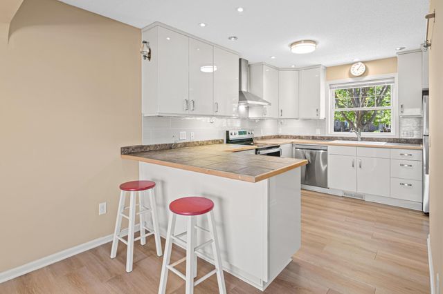 712 Stewart Avenue, Saint Paul, MN 55102