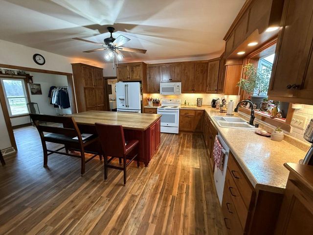 N5271 MADDEN ROAD, New London, WI 54961