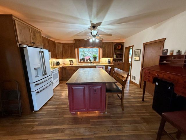 N5271 MADDEN ROAD, New London, WI 54961