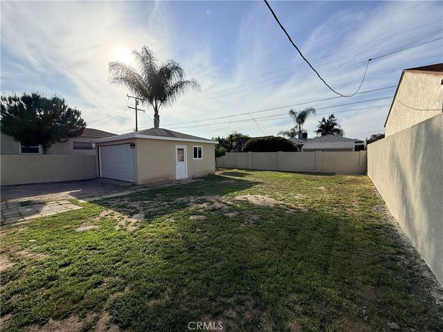2513 Travers, Commerce, CA 90040