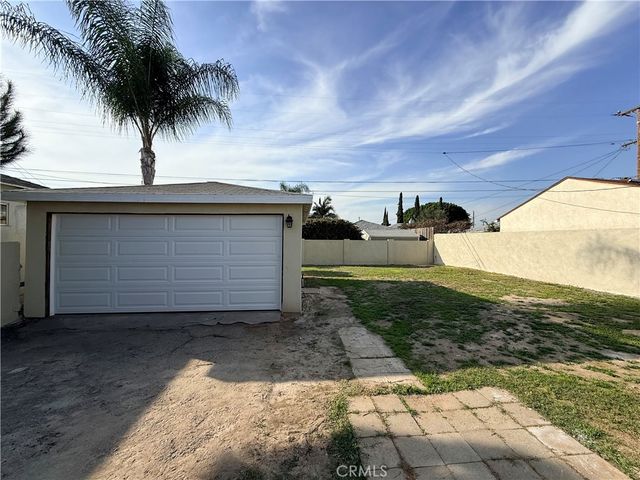 2513 Travers, Commerce, CA 90040