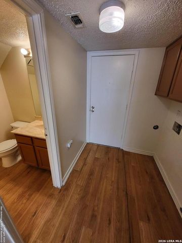 9940 Ardash Ln, San Antonio, TX 78250