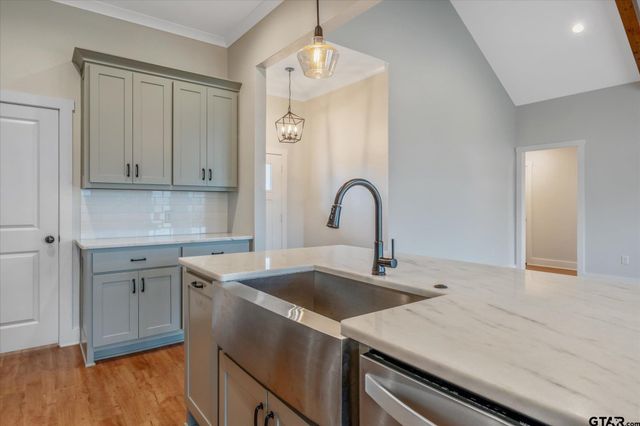 429 Laura Ln, Chandler, TX 75758