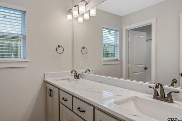429 Laura Ln, Chandler, TX 75758