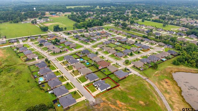 429 Laura Ln, Chandler, TX 75758