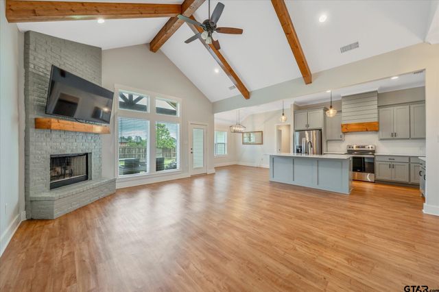 429 Laura Ln, Chandler, TX 75758