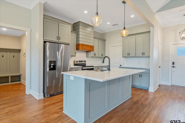 429 Laura Ln, Chandler, TX 75758