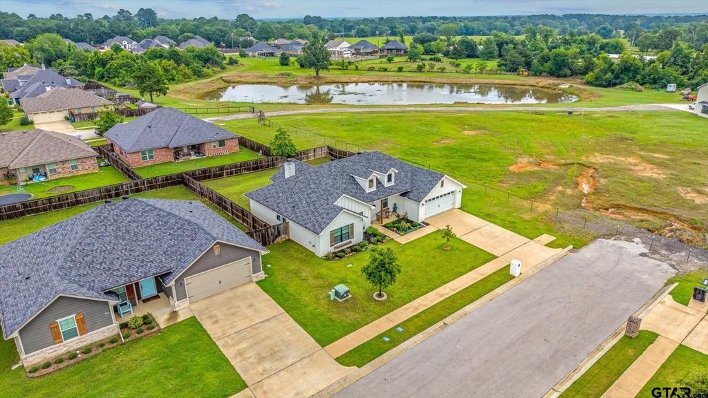 429 Laura Ln, Chandler, TX 75758